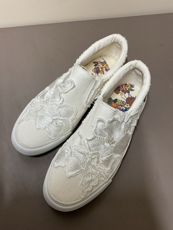 Blowfish Shoes - Blowfish White Slip-On Sneakers with Floral Lace Applique